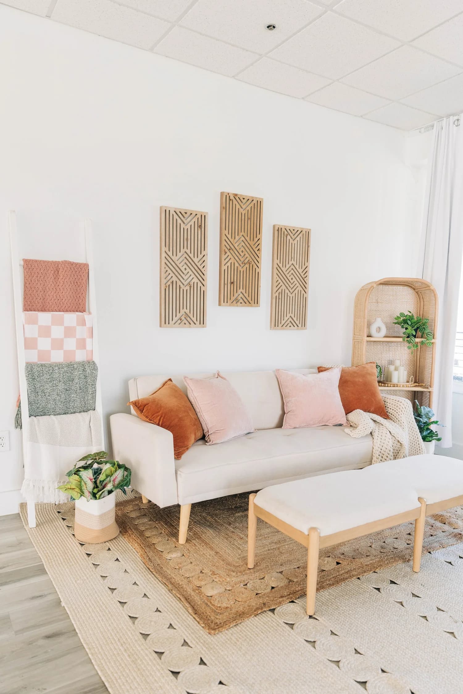 An airy corner of the Holiday set