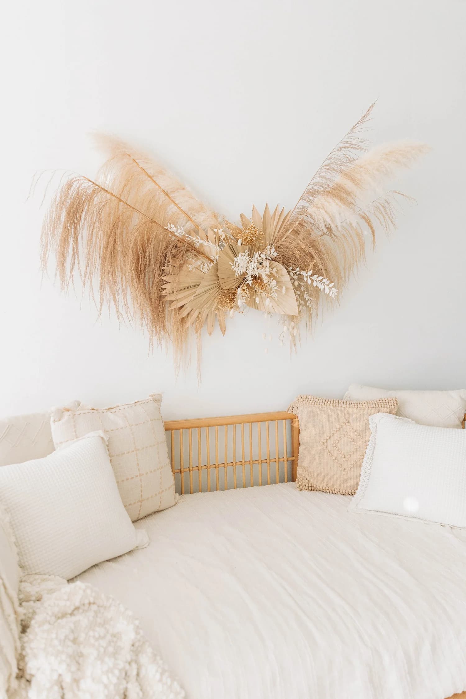 Styling details on the Holiday set
